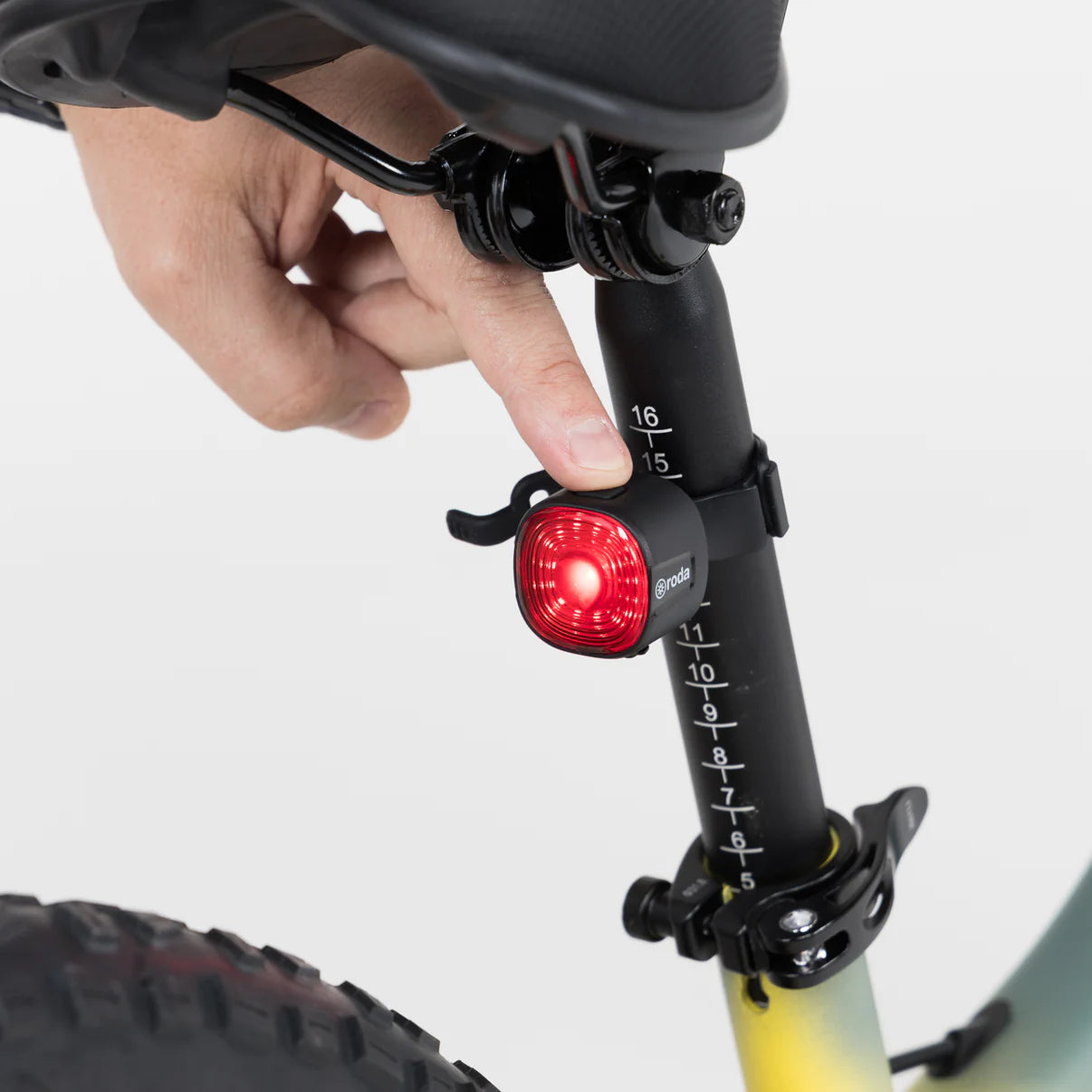 LUZ LED PARA BICICLETAS TRASERA - roda